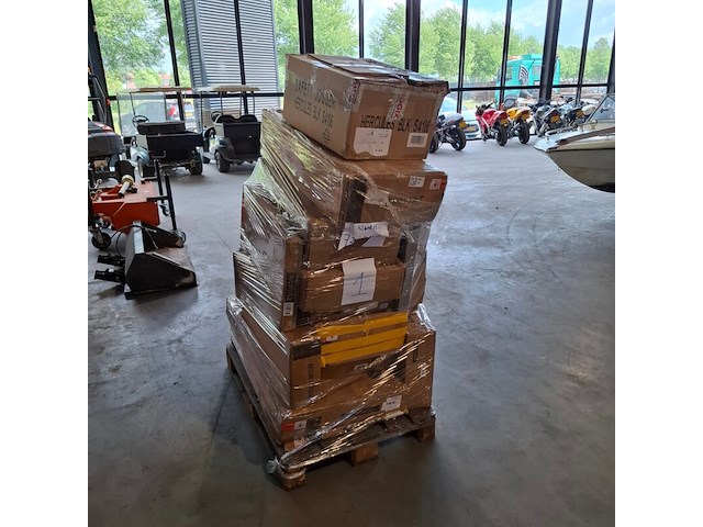 Pallet met ca. 15x diverse home & living meubelen - afbeelding 1 van  3