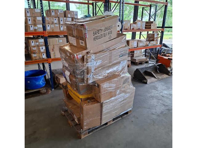 Pallet met ca. 15x diverse home & living meubelen - afbeelding 2 van  3