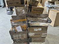 Pallet met ca. 33x kledingrekken & kapstokken – praktisch en modern assortiment - afbeelding 6 van  7