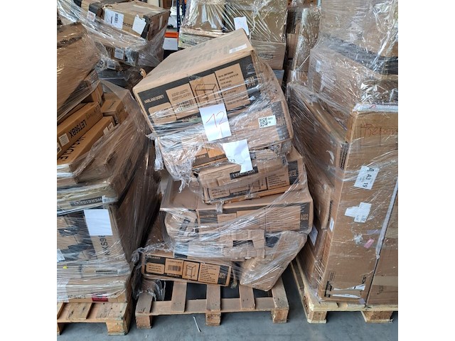 Pallet met ca. 9x diverse tafels – salontafels, bijzettafels & haltafels - afbeelding 1 van  2