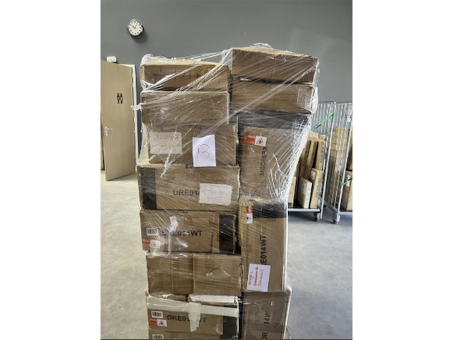 Pallet met ca. 9x kaptafels – 1 model - afbeelding 3 van  6