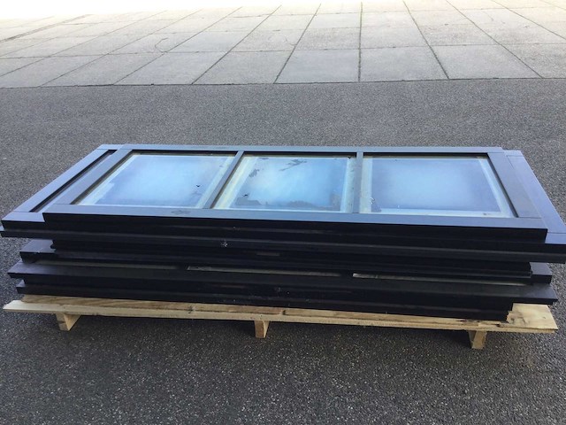 Pallet met deuren - afbeelding 3 van  5