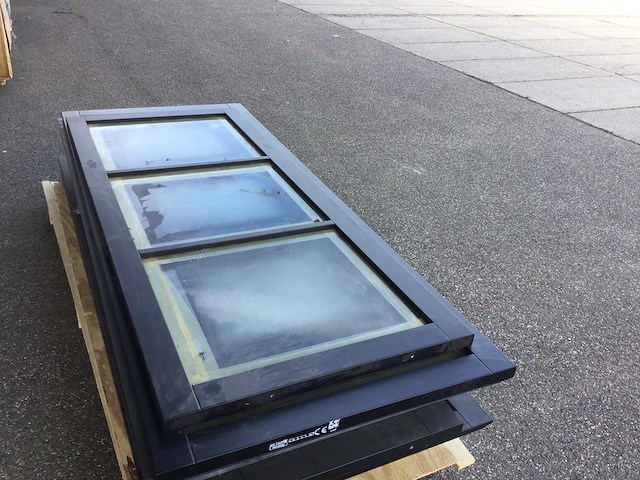 Pallet met deuren - afbeelding 4 van  5