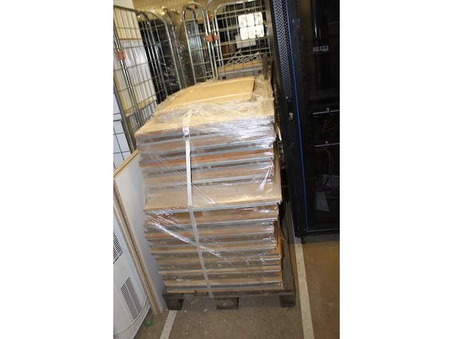 Pallet met div maten houten legborden - afbeelding 2 van  7
