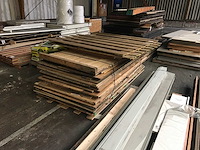 Pallet met divers plaatmateriaal - afbeelding 2 van  3