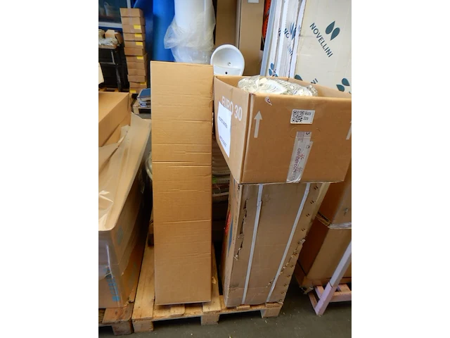 Pallet met diverse aircotoebehoren - afbeelding 1 van  9