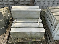 Pallet met diverse bestrating (7x) - afbeelding 1 van  1