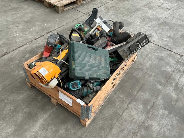 Pallet met diverse gereedschappen - afbeelding 3 van  3
