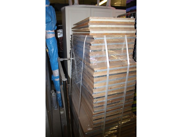 Pallet met diverse houten legborden - afbeelding 4 van  7