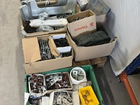 Pallet met diverse ijzerwaren - afbeelding 1 van  11