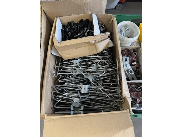Pallet met diverse ijzerwaren - afbeelding 5 van  11