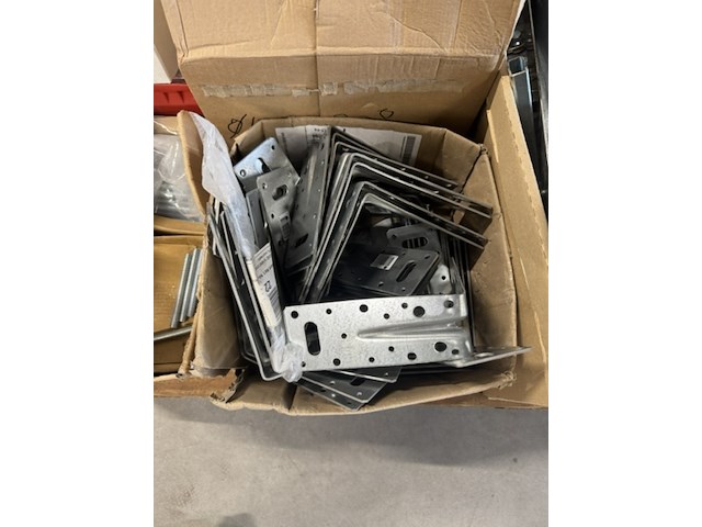 Pallet met diverse ijzerwaren - afbeelding 8 van  11