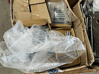 Pallet met diverse ijzerwaren - afbeelding 11 van  11