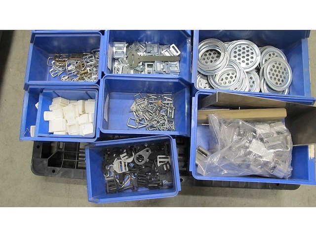Pallet met diverse materiaal - afbeelding 2 van  7