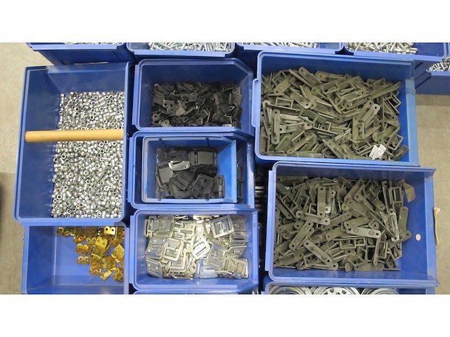 Pallet met diverse materiaal - afbeelding 3 van  7