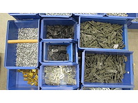 Pallet met diverse materiaal - afbeelding 3 van  7
