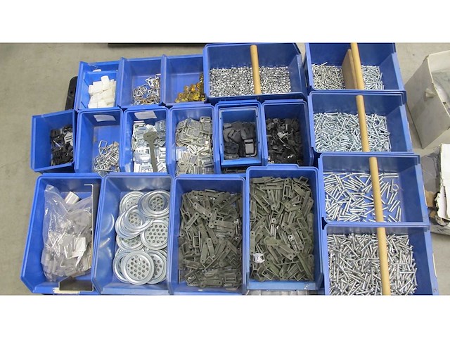 Pallet met diverse materiaal - afbeelding 7 van  7