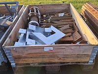 Pallet met diverse metaal/halffabricaten - afbeelding 1 van  5
