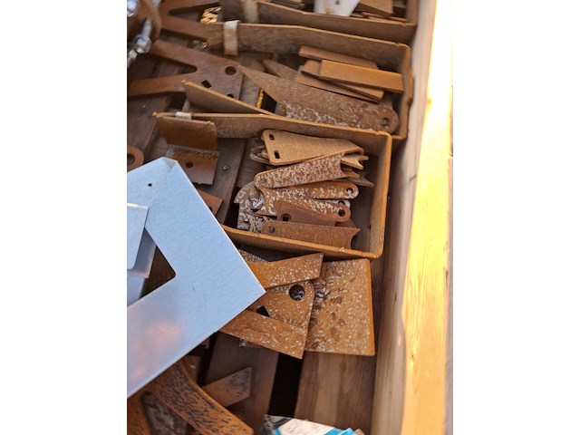 Pallet met diverse metaal/halffabricaten - afbeelding 3 van  5