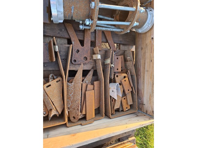 Pallet met diverse metaal/halffabricaten - afbeelding 4 van  5