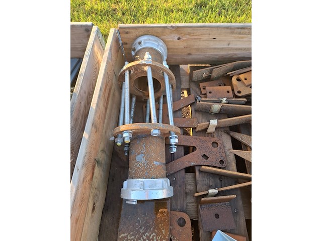 Pallet met diverse metaal/halffabricaten - afbeelding 5 van  5