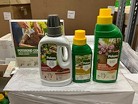 Pallet met diverse pokon voeding en potgrond (3x)