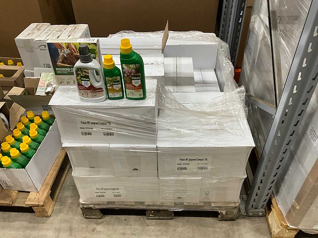 Pallet met diverse pokon voeding en potgrond (3x) - afbeelding 2 van  2