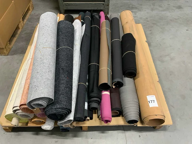 Pallet met diverse rollen - afbeelding 2 van  3