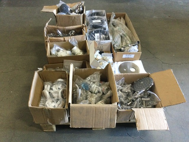 Pallet met diverse sanitair artikelen - afbeelding 2 van  9
