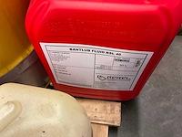 Pallet met diverse smeermiddelen - afbeelding 5 van  10