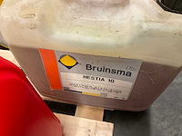 Pallet met diverse smeermiddelen - afbeelding 6 van  10