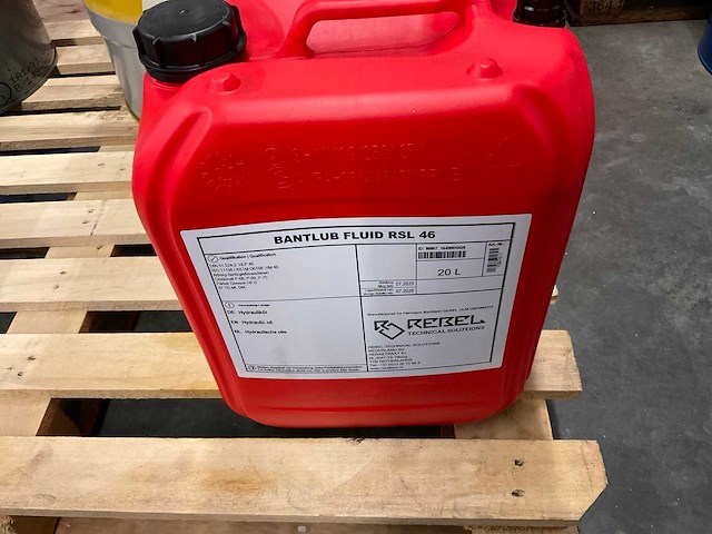 Pallet met diverse smeermiddelen - afbeelding 7 van  10