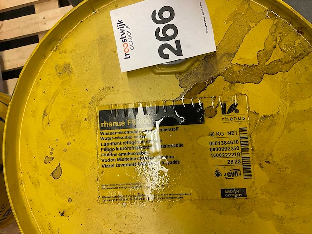 Pallet met diverse smeermiddelen - afbeelding 9 van  10