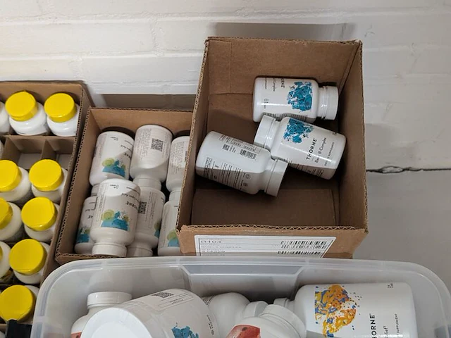 Pallet met diverse supplementen, o.a. thorne, nutricost, purason - afbeelding 10 van  12