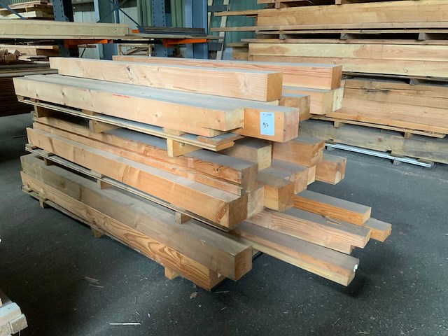 Pallet met douglas staanders (2x) - afbeelding 1 van  3