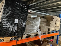 Pallet met dozen (4x) - afbeelding 1 van  3