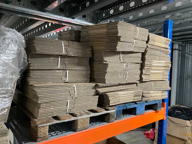 Pallet met dozen (4x) - afbeelding 2 van  3