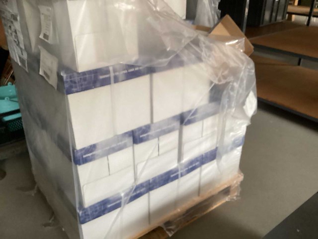 Pallet met dozen a4 papier - 34 dozen x 2500st. - afbeelding 2 van  2