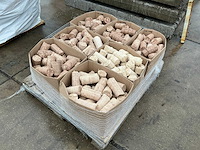 Pallet met dozen briketten - afbeelding 1 van  10