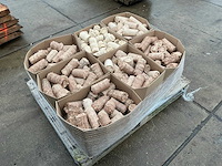 Pallet met dozen briketten - afbeelding 5 van  10