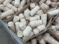 Pallet met dozen briketten - afbeelding 10 van  10