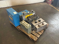 Pallet met elektrisch onderdelen - afbeelding 2 van  5
