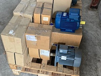 Pallet met elektromotoren - afbeelding 2 van  18