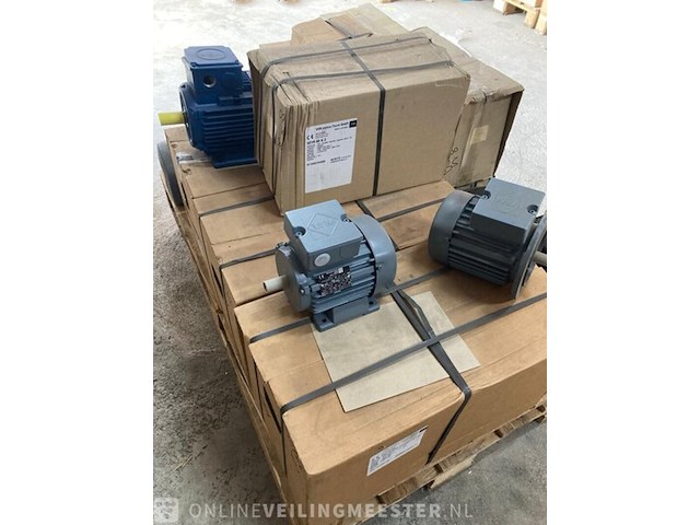 Pallet met elektromotoren - afbeelding 3 van  18