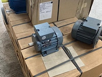 Pallet met elektromotoren - afbeelding 3 van  18