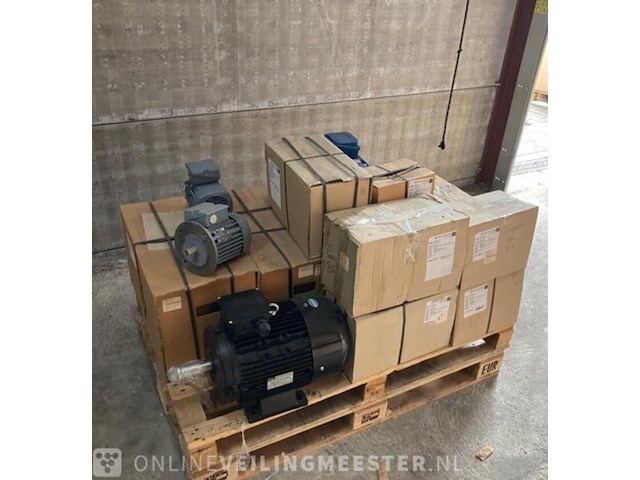 Pallet met elektromotoren - afbeelding 10 van  18