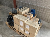 Pallet met elektromotoren - afbeelding 1 van  18