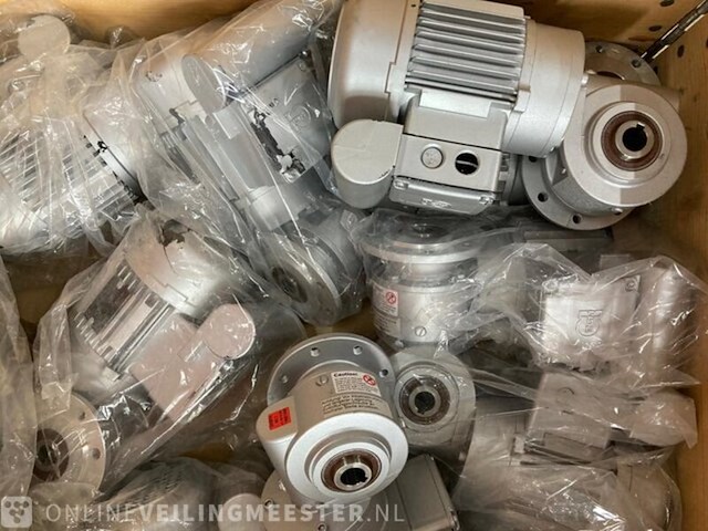 Pallet met elektromotoren - afbeelding 11 van  15