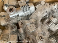 Pallet met elektromotoren - afbeelding 12 van  15