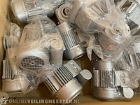 Pallet met elektromotoren - afbeelding 13 van  15